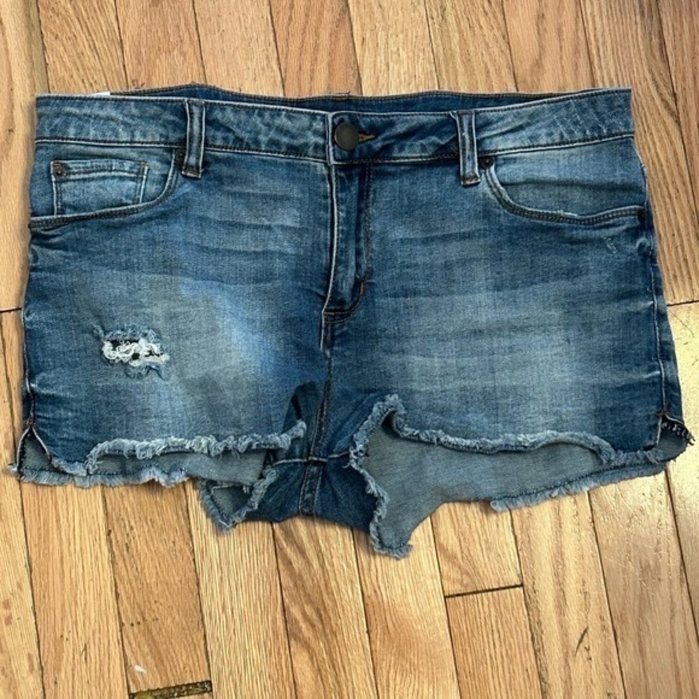 STS Blue Medium Wash Denim Shorts‎ Distressed Size 31 T41-60
